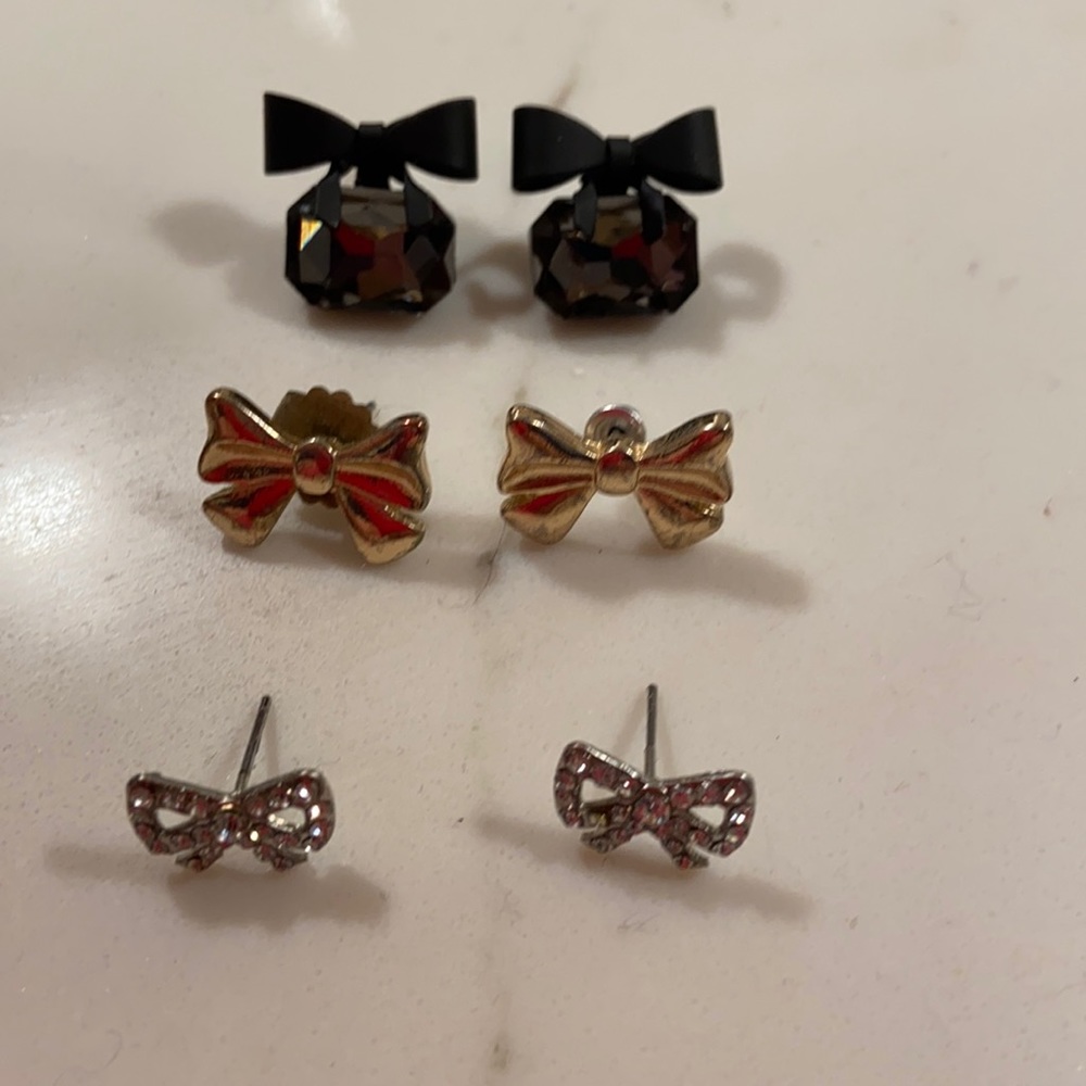 3 pairs of bow studs